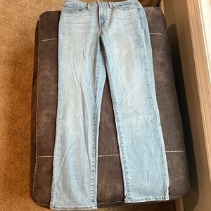 Light wash Levi jeans